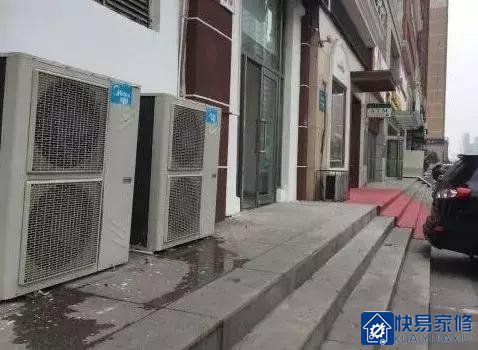 明明有空调台，为什么还花钱装“支架”？安装工人：其中猫腻大