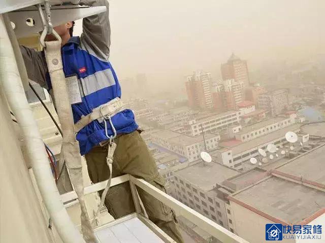 空调安装费贵?你见过师傅们真实的工作场景吗?