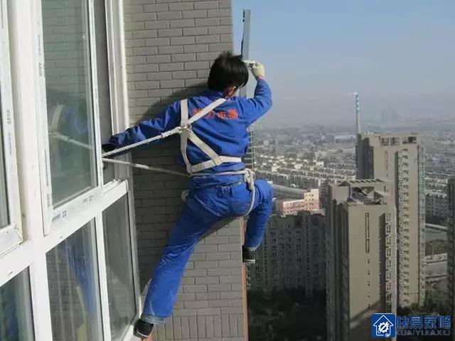空调安装费贵?你见过师傅们真实的工作场景吗?