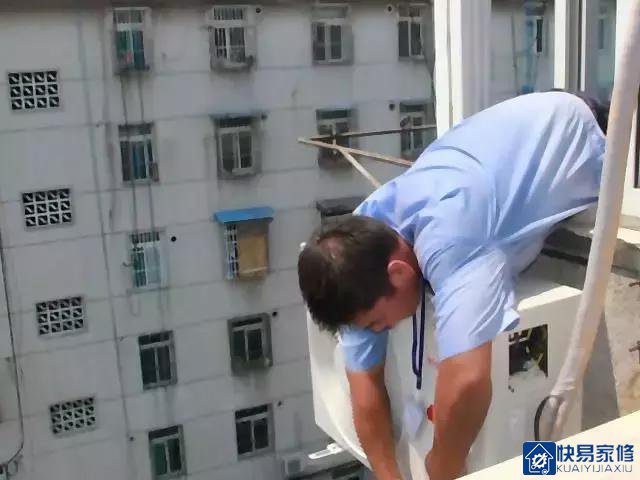 空调安装费贵?你见过师傅们真实的工作场景吗?