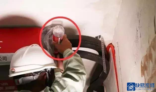 如何进行多联机空调焊接与保压操作？