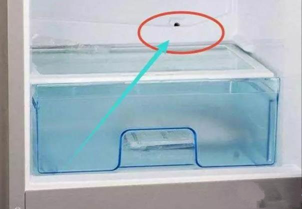 冰箱下面漏水怎么回事