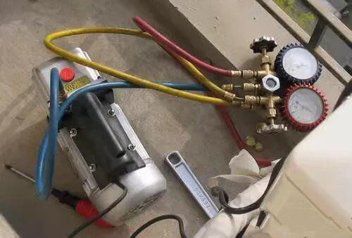 变频空调充氟后不排水不出凉风怎么回事