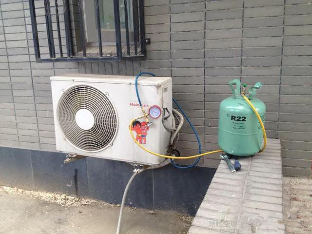 变频空调充氟后不排水不出凉风怎么回事