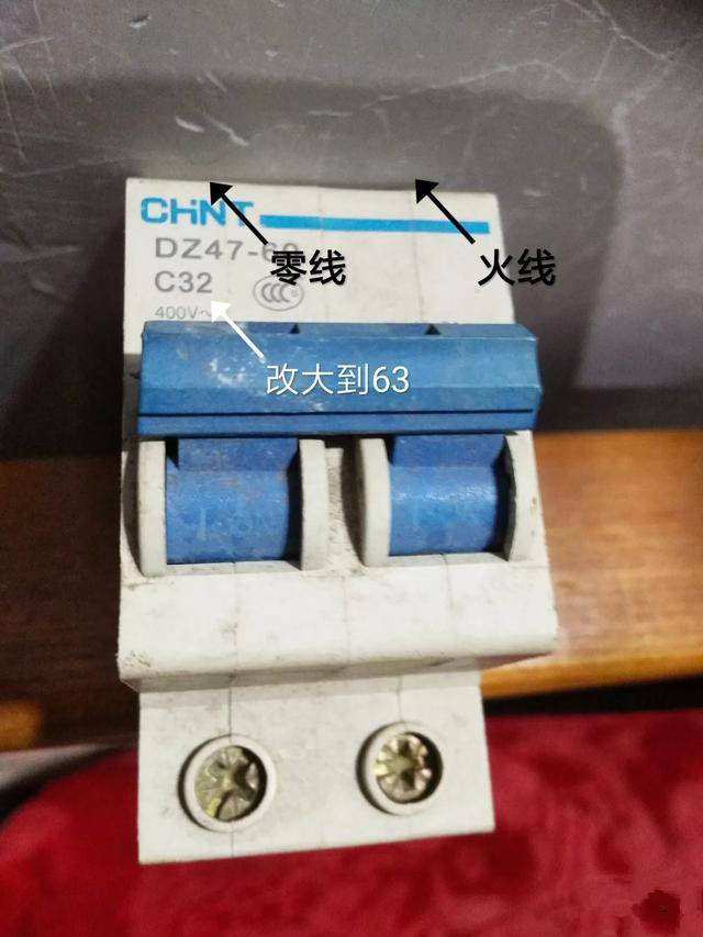 220v怎么徒手带电接线
