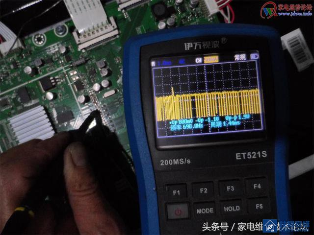 海信液晶电视LED55T28GPN灰屏故障维修