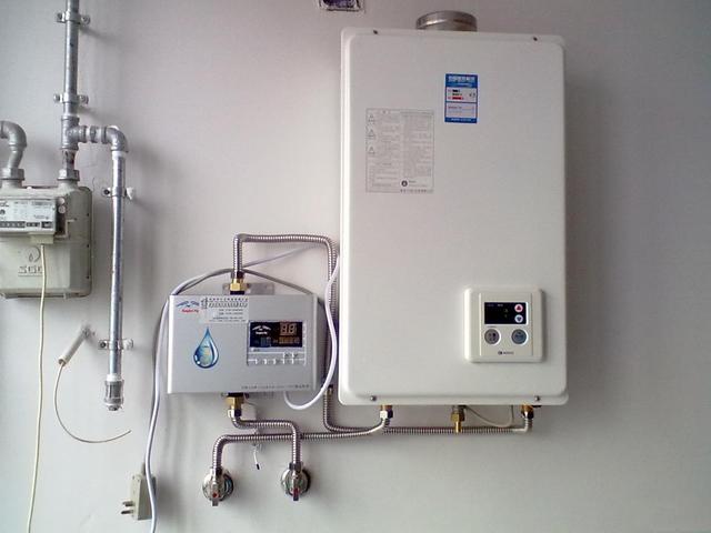 燃气热水器怎么用才省气？安装师傅说：想省气，少放水