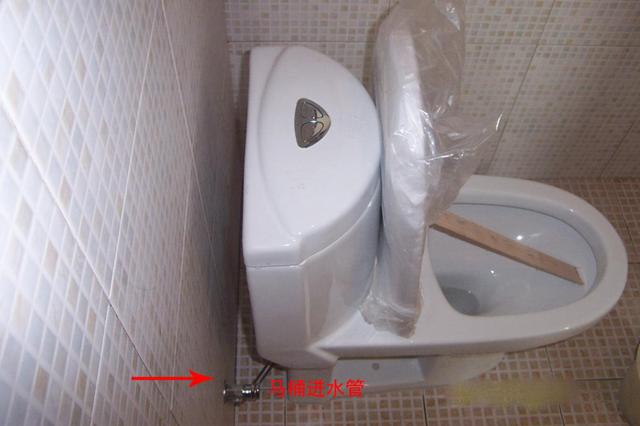 为什么马桶冲水，燃气热水器开始烧水？听维修工说完，我快气炸了