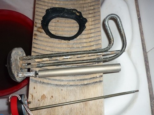 电热水器工作原理及内部结构图