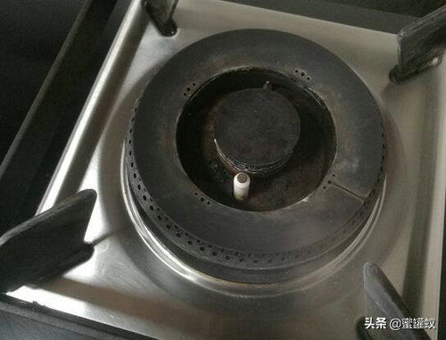 燃气灶打着火松手就灭或燃烧一会就熄灭是怎么回事？