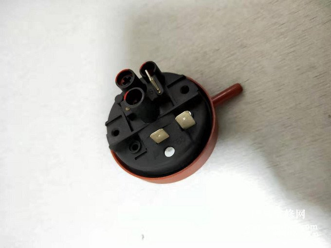 这是购买到货后的水位传感器