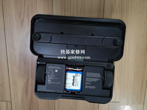 打开后盖，露出电池包