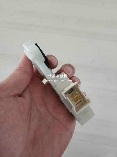 这是排线的插孔