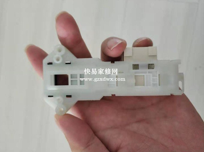 零件背面