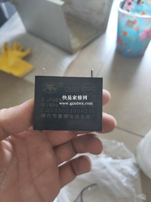 中年油腻大叔第一次修理油烟机