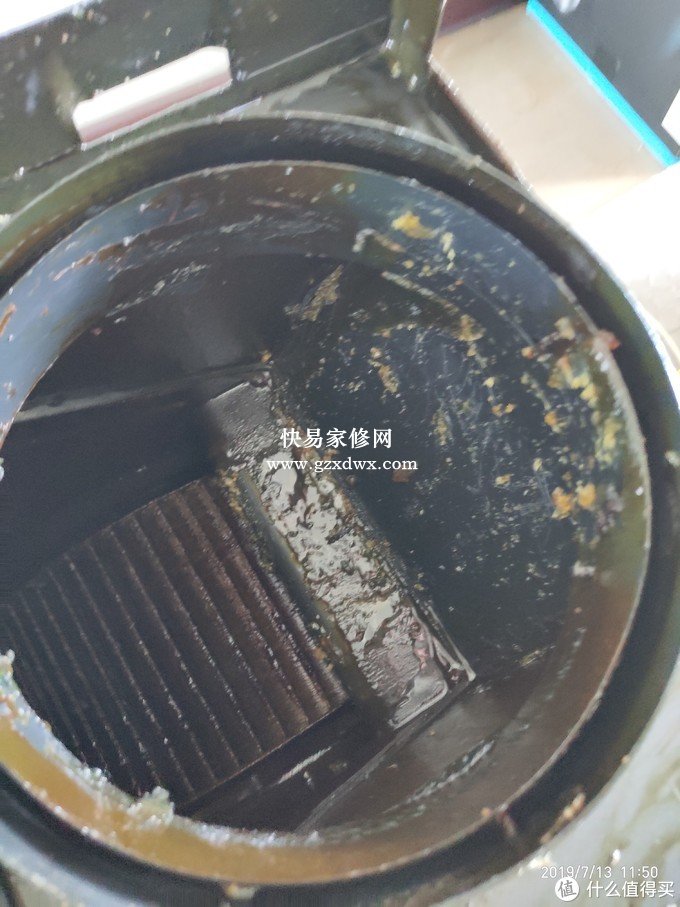 中年油腻大叔第一次修理油烟机