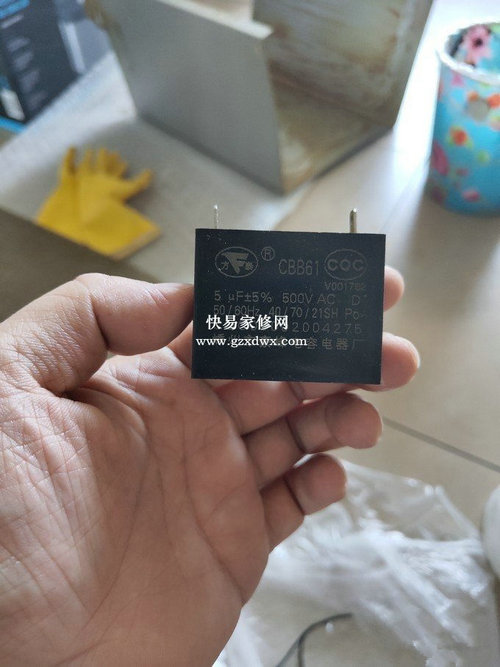 中年油腻大叔第一次修理油烟机