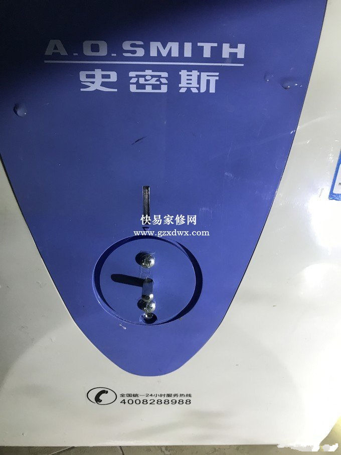 最下面这颗螺丝是梅花的，要用特殊的螺丝刀，买镁棒的时候要记得向店家要