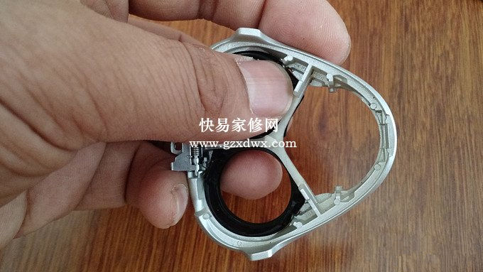 飞利浦剃须刀保养、清洁和更换刀头小技巧