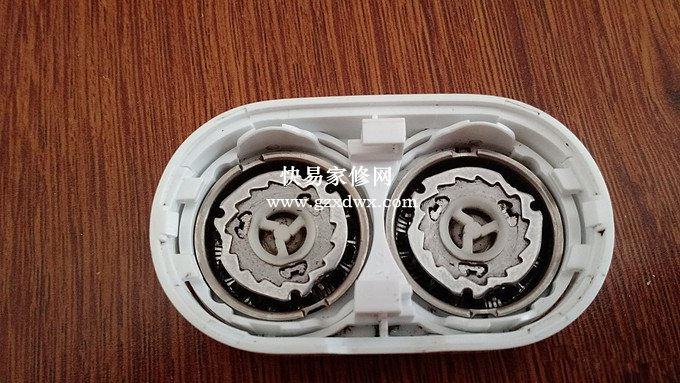 飞利浦剃须刀保养、清洁和更换刀头小技巧