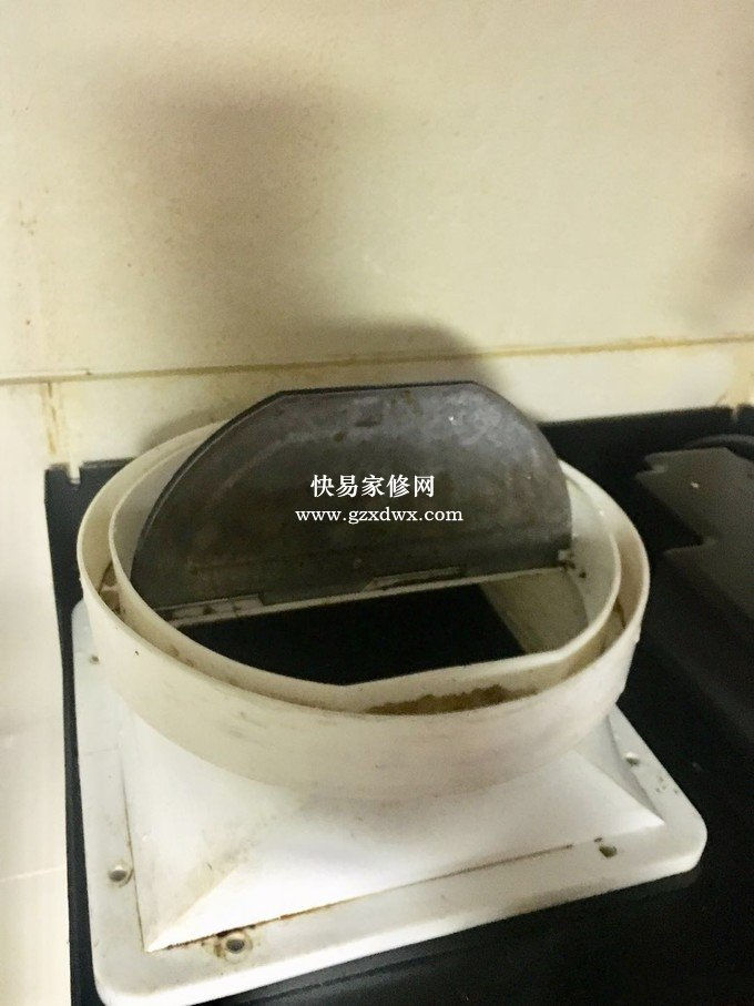 铝片被向上的吸力顶起