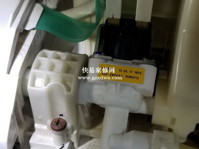 锈迹斑斑的螺丝
