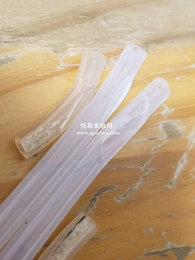 左右两侧的是原厂软管，被我手动剪断测量壁厚