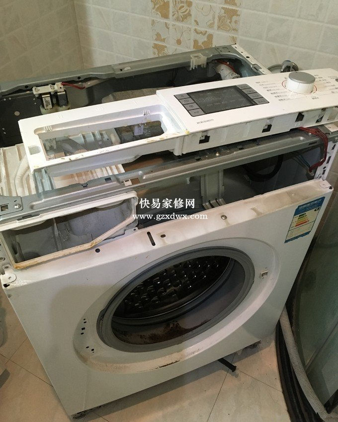 主板上有电线,不要扯断。