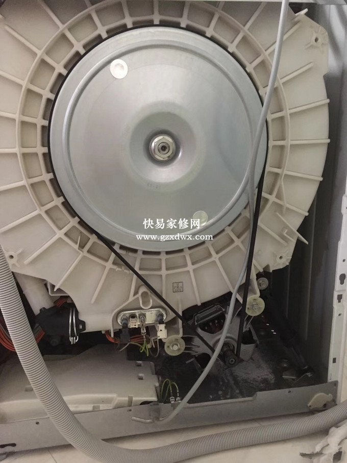 打开背板这样。