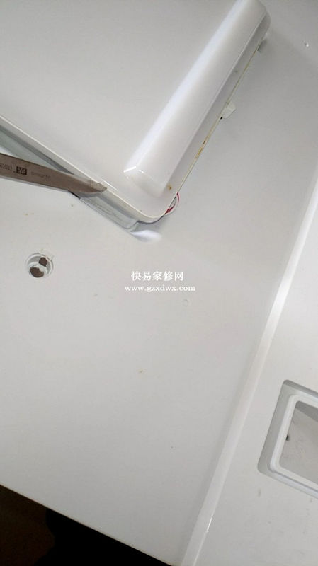 海尔冰箱冷藏室LED灯板更换
