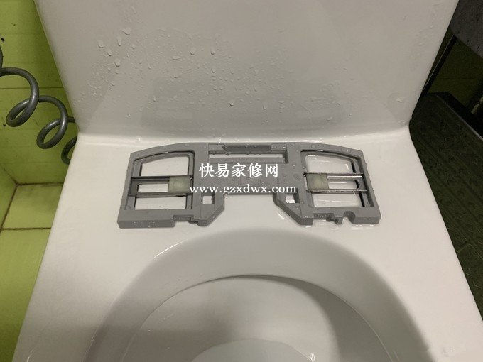 把底座顺便清理干净