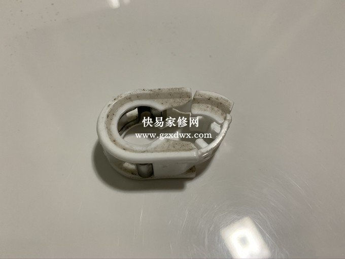 拆掉卡扣