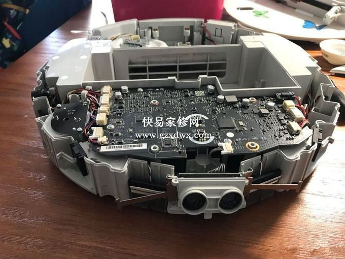 这次更换超声波传感器拆机手熟的很。