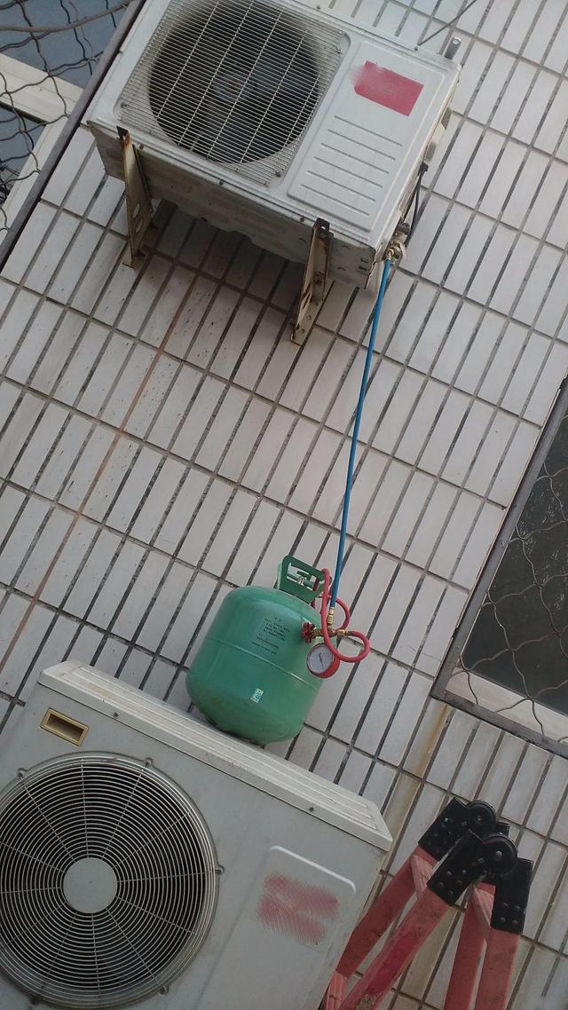 空调加氟收费有标准吗？我家加氟按压力收费，5个压收200块贵不？