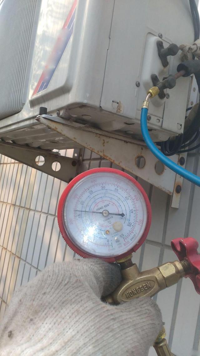 空调加氟收费有标准吗？我家加氟按压力收费，5个压收200块贵不？