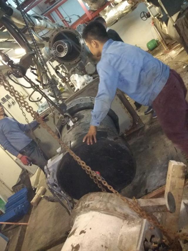 开利中央空调螺杆压缩机进水的原因