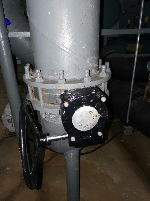 约克螺杆机组开机检修，水流开关报警，油压差过低故障