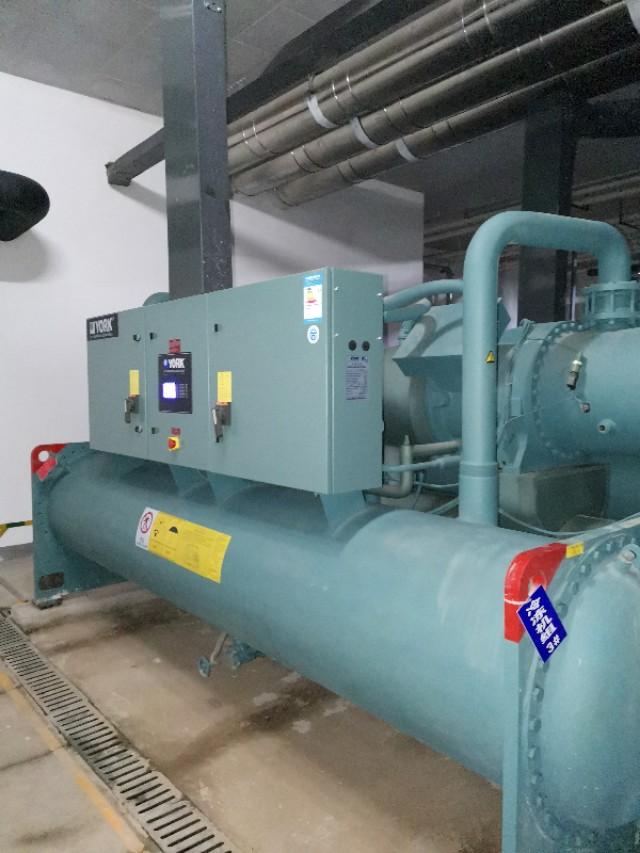 约克螺杆机组开机检修，水流开关报警，油压差过低故障