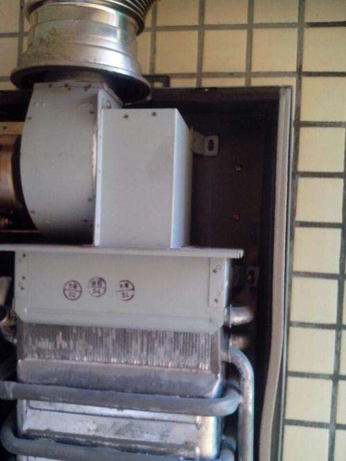 天然气热水器报警e1什么故障(燃气热水器e1报警什么原因)插图3 天然气热水器报警e1什么故障(燃气热水器e1报警什么原因)插图3