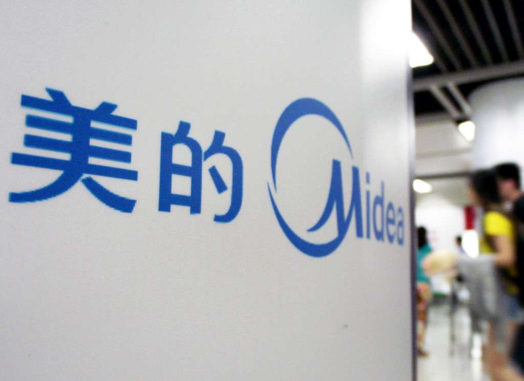 美的立式圆柱空调如何拆洗过滤网?美的圆柱空调怎么拆过滤网空调怎么清理滤网插图 美的立式圆柱空调如何拆洗过滤网?美的圆柱空调怎么拆过滤网空调怎么清理滤网插图